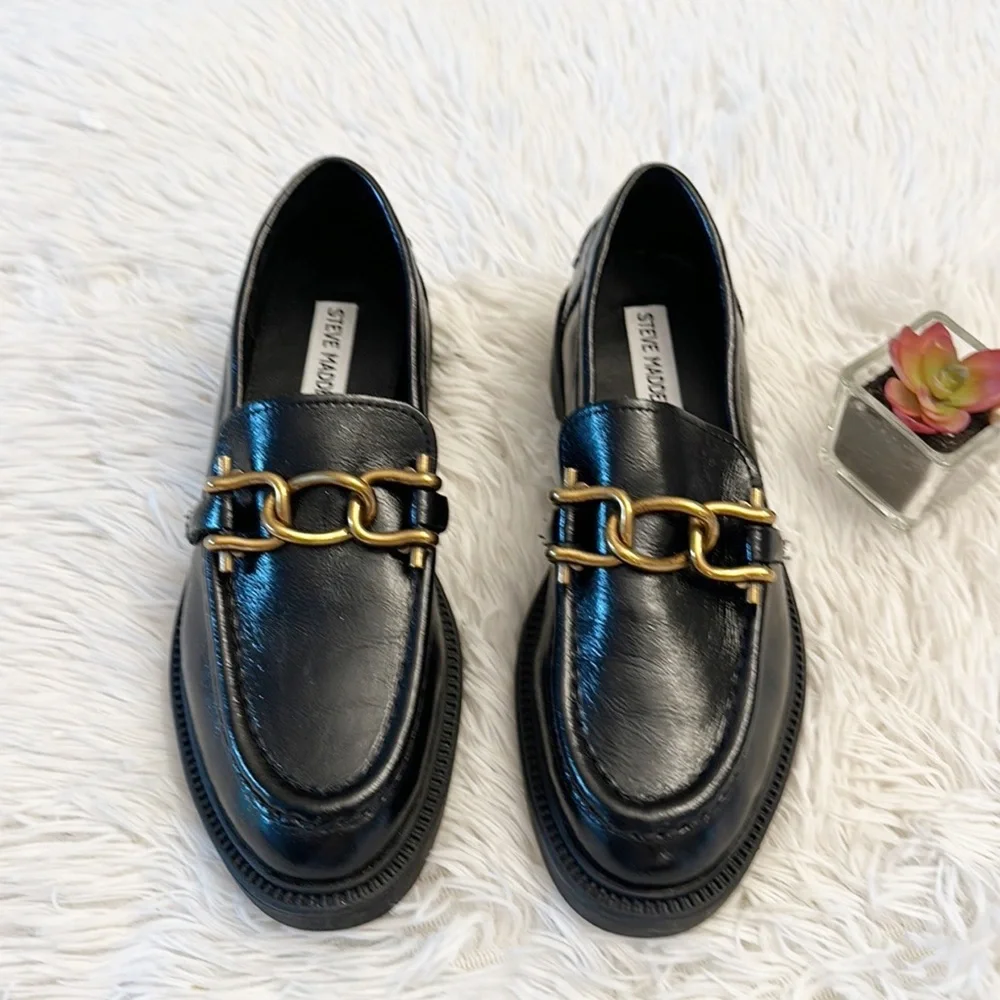 NEW Steve Madden Karmine Black Leather Gold Chain Loafers women sz 5,7.5,8.5,9.5 - Picture 2 of 9
